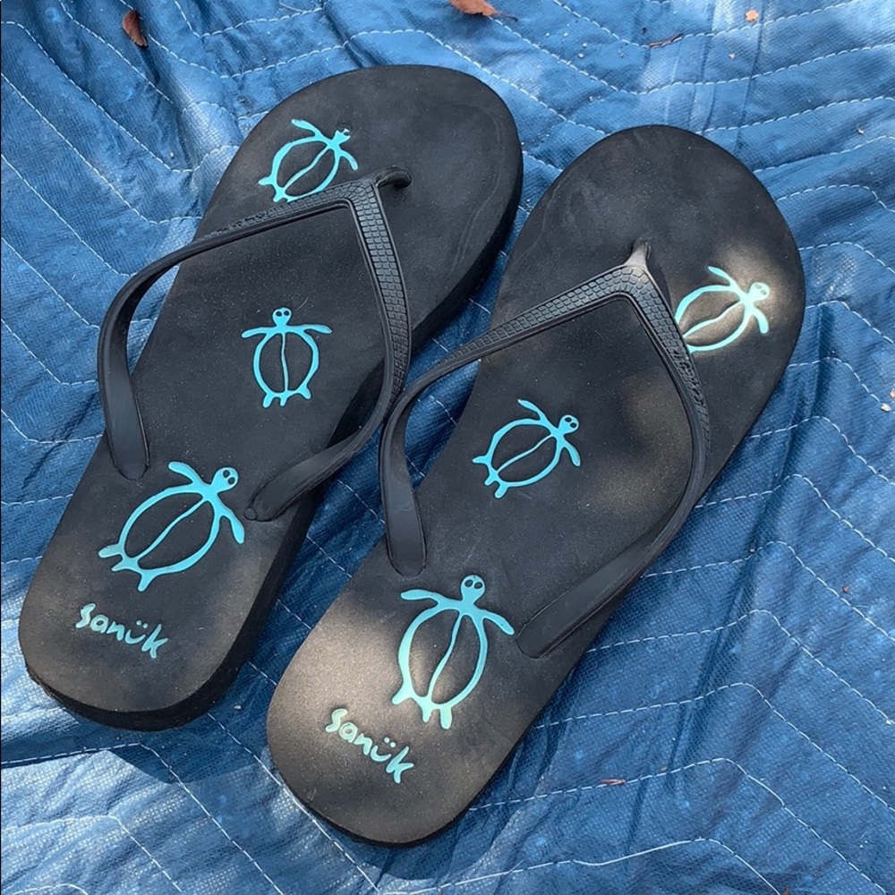 Sanuk Flip Flops